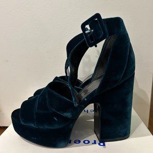 Pierre Hardy velvet blue open toed pumps size 38 never warn